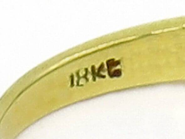 18 Karat Yellow Gold Oval Sapphire and Diamond Ring stamp
