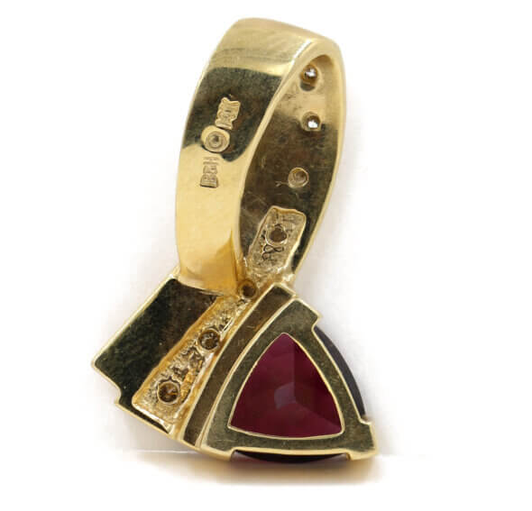 Garnet Necklace with diamonds in yellow gold
