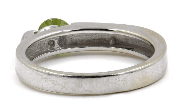 4.8 Millemeter Fantasy Cut Peridot in 14 Karat White Gold