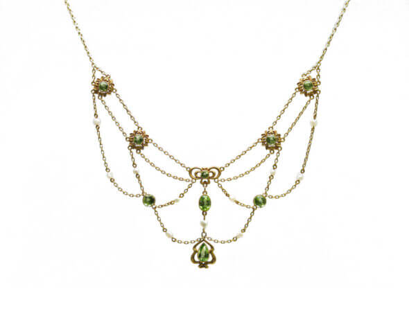 Art Nouveau 14 Karat Yellow Gold Peridot and Pearl Necklace