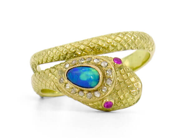 18 Karat Yellow Gold Snake ring with Opal | Diamonds front view