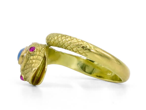 18 Karat Yellow Gold Snake ring with Opal and Diamonds