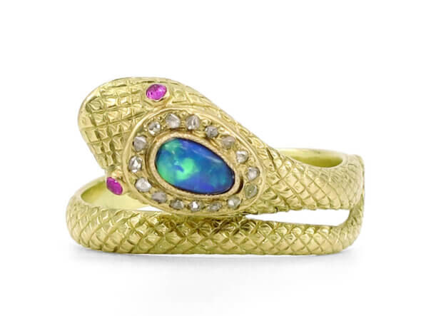 18 Karat Yellow Gold Snake ring with Opal | Diamonds back view