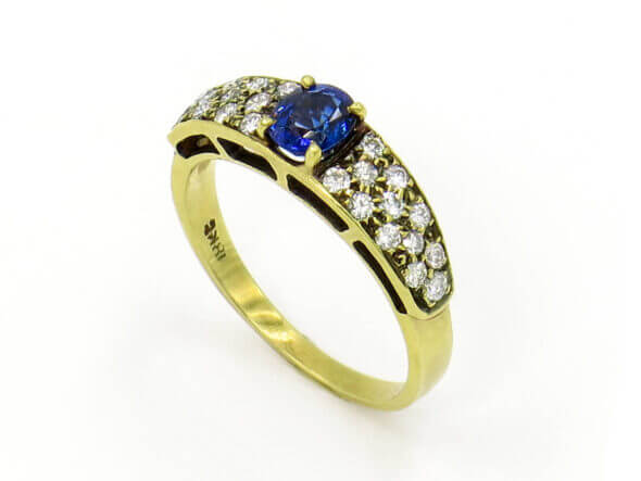 18 Karat Yellow Gold Oval Sapphire and Diamond Ring top view