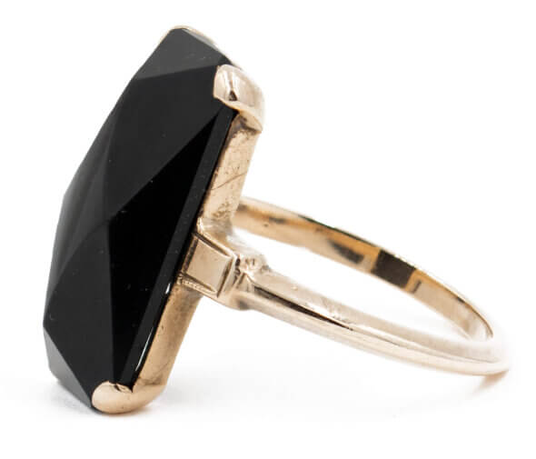 10 karat yellow gold Victorian rectangular Black Onyx Ring left side