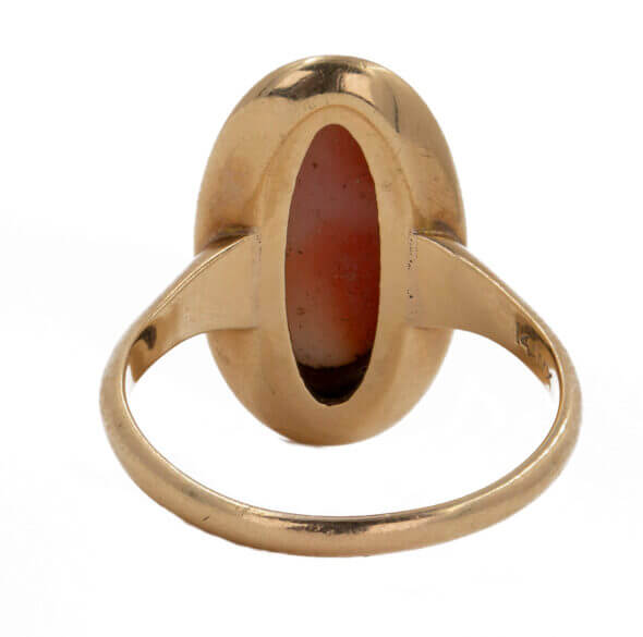 Vintage Oval Coral Ring in Yellow Gold