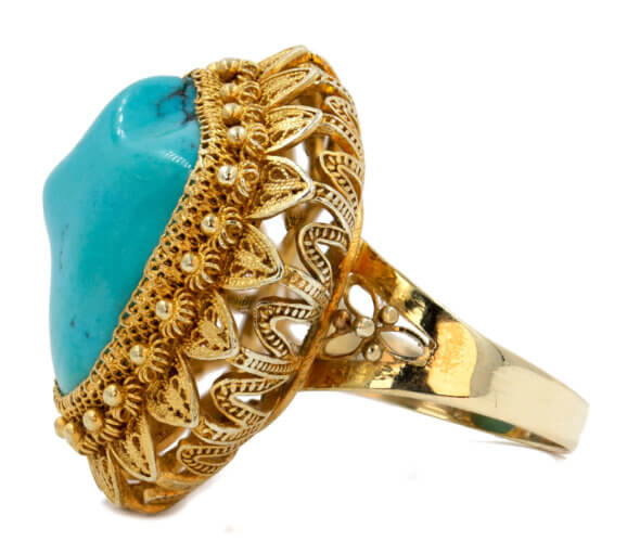 Retro Turquoise Ring in Yellow Gold