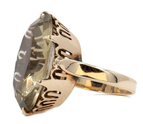 18 Karat Yellow Gold Oval Smokey Quartz Ring